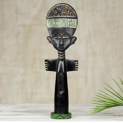 Escultura de madera, 'Ahoufe' - Escultura de belleza africana en madera tallada a mano y abalorios