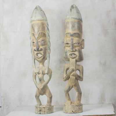 Holzstatuetten, „Awarefoo“ (Paar) – Paar handgefertigte Holzstatuetten für Männer und Frauen aus Ghana