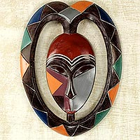 Máscara de madera africana, 'Kwele Mask III' - Máscara protectora de madera Kwele en forma de corazón Arte africano hecho a mano