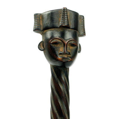 Arte de pared de madera, 'Ohenemaa Attle' - Escultura de cuchara de madera africana tallada a mano para decoración de pared