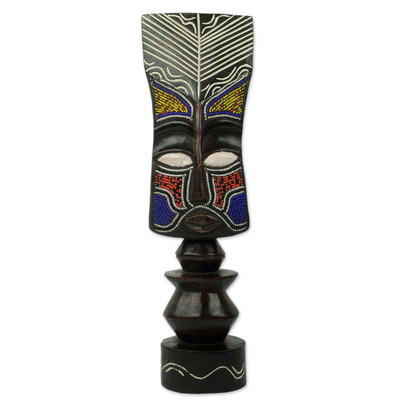 Holzskulptur - Perlenbesetzte afrikanische Skulptur „Befreie Frau“, handgefertigt