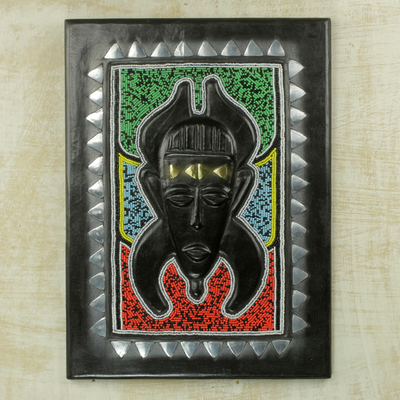 Afrikanische Holzwandkunst - Handgefertigtes afrikanisches Wandschild mit Metallakzenten