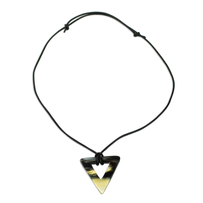 Halskette mit Anhänger aus Leder und Stierhorn - Handgefertigte Unisex-Halskette aus Leder mit Stierhorn
