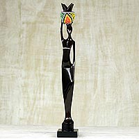 Escultura de madera de ébano, 'Akatua' - Escultura hecha a mano de madera de ébano de Ghana y vidrio reciclado