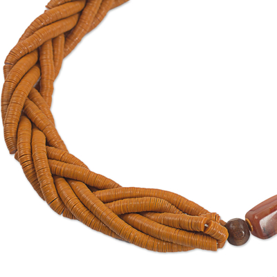 Geflochtene Perlenkette, „Sosongo in Orange“ – Handgefertigte orangefarbene geflochtene Perlenkette mit Holz und Achat