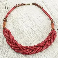 collar de cuentas trenzadas - Collar Artesanal de Cuentas Trenzadas Rojas con Madera y Ágata