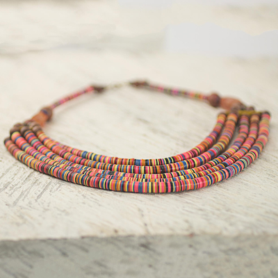 Perlenkette - Handgemachte mehrfarbige Perlenkette mit Holzachat und Leder