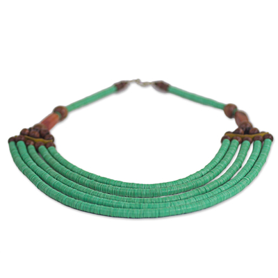 Perlenkette - Handgefertigte Halskette mit afrikanischen grünen Perlen aus Achat und Holz
