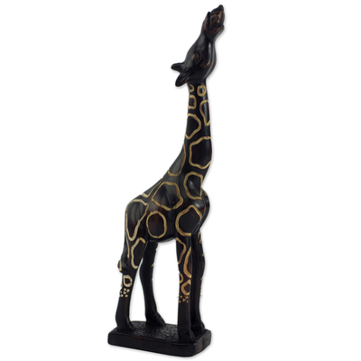 Holzskulptur „Giraffe I“ – Giraffen-Dekorskulptur aus braunem Holz, handgeschnitzt in Ghana