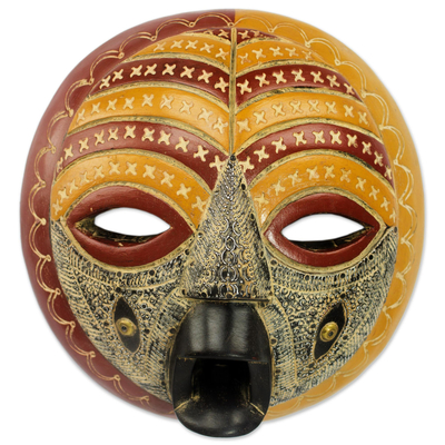 Afrikanische Holzmaske, „Edinam Luck“ – handgefertigte afrikanische Maske aus Holz und Aluminium aus Ghana