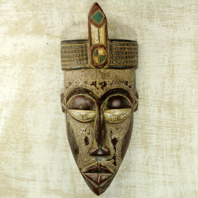 Afrikanische Holzmaske, „Yoruba“ – handgefertigte Maske aus Sese-Holz und Aluminium aus Ghana