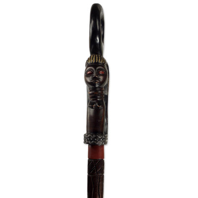 Bastón de madera, 'Ahoufe' - Bastón tallado a mano con motivo femenino y tapa circular