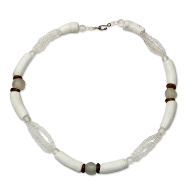 Halskette aus recycelten Glasperlen - Weiße Halskette aus recycelten Glasperlen von Ghana Jewelry