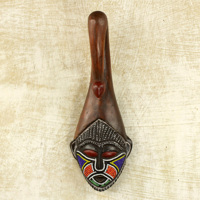 Máscara africana de madera con cuentas - Máscara africana de cuentas de vidrio reciclado de aluminio de madera marrón ghana