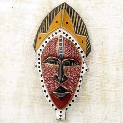 Afrikanische Holzmaske, „Ayomide“ – handgeschnitzte afrikanische Wandmaske aus Sese-Holz und Messing aus Ghana