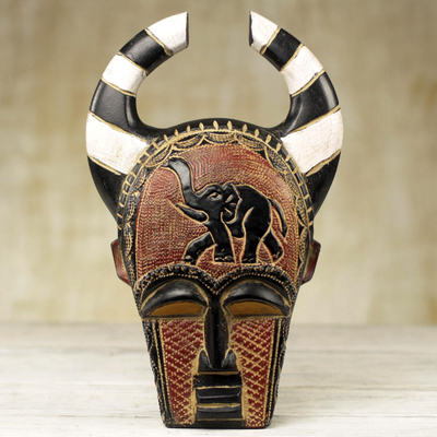 Máscara de madera africana, 'Azubuike' - Máscara de pared artesanal de madera y latón de Sese de Ghana