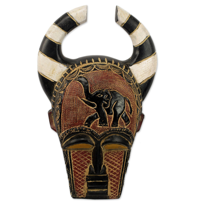 Máscara de madera africana, 'Azubuike' - Máscara de pared artesanal de madera y latón de Sese de Ghana