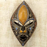 Afrikanische Holzmaske, „Sithembile“ – handgefertigte ghanaische Wandmaske mit Aluminiumakzenten