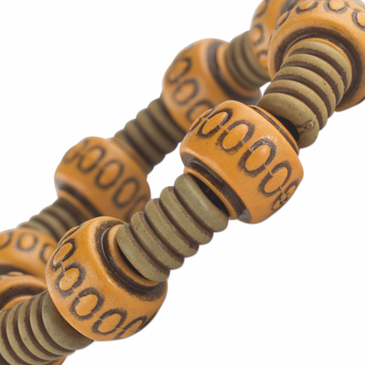 Stretch-Armband aus recyceltem Kunststoff mit Perlen - Rustikales Stretch-Armband aus recyceltem Kunststoff mit Perlen aus Ghana