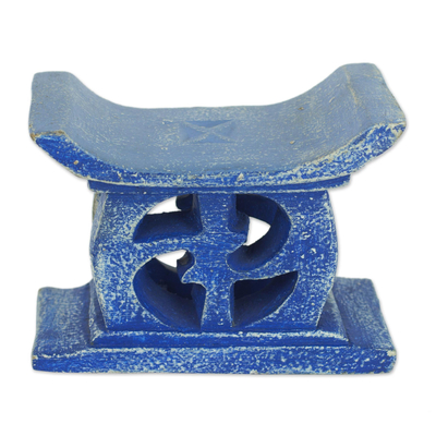 Mini-Dekohocker aus Holz, 'Adinkra in Blau'. - Handbeschnitzter blauer Mini-Holzdekorationshocker aus Ghana