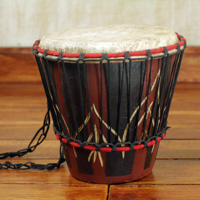 Holz-Bongo-Trommel, 'Rhythmisch' - Handgeschnitzte Bongo-Trommel aus Zweneboa-Holz aus Ghana