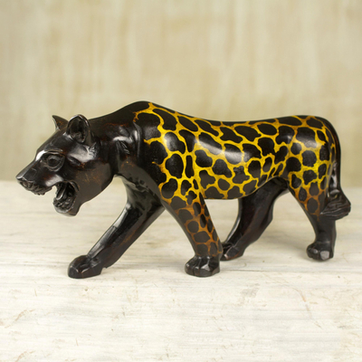 Mahagoniholz-Skulptur, 'Herumstreunender Gepard'. - Herumstreifende Geparden Mahagoni-Schnitzskulptur aus Ghana