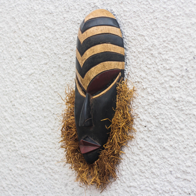 Afrikanische Holzmaske - Handgeschnitzte afrikanische Maske aus Holz und Bast aus Ghana