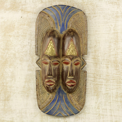 Afrikanische Holzmaske - Zwei Gesichter, eine afrikanische Maske, handgeschnitzte Kunst aus verwittertem Holz