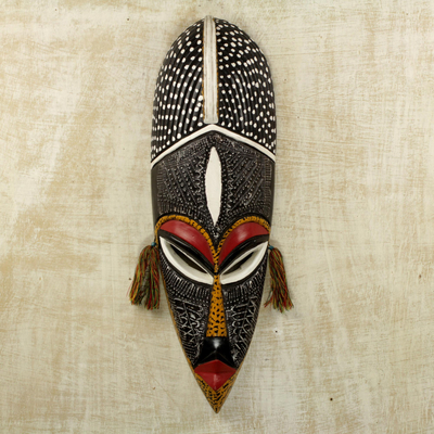 Máscara africana de madera y aluminio, 'Pretty Look' - Máscara de pared africana original hecha a mano en madera y aluminio
