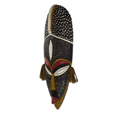 Afrikanische Holz- und Aluminiummaske, 'Pretty Look - Original afrikanische Wandmaske, handgefertigt aus Holz und Aluminium