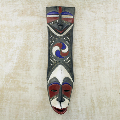 Afrikanische Holzmaske – Dekorative handgeschnitzte afrikanische Maske aus Sese-Holz für die Wand