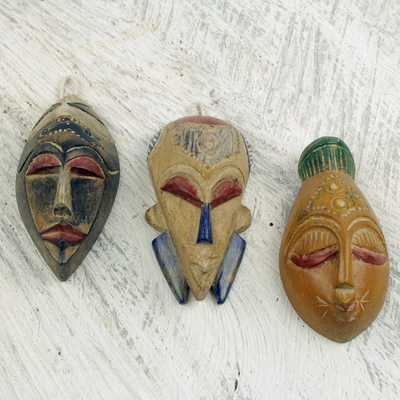 Máscaras africanas de madera, (juego de 3) - Juego de 3 máscaras africanas de madera de Sese hecho a mano en Ghana
