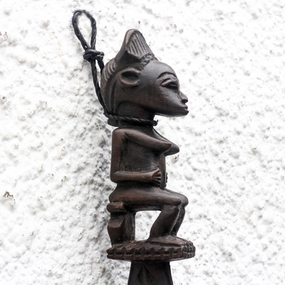 Acento de pared de madera - Acento de pared decorativo femenino de madera de Sese de Ghana