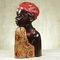 Escultura en madera, 'Perfil de una reina' - Escultura en madera tallada de Sese de una mujer africana de Ghana