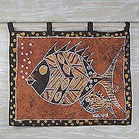 Baumwoll-Batik-Wandbehang, „Nye Ke Bi“ – handgefertigte Batik-Wandbehang aus Baumwolle