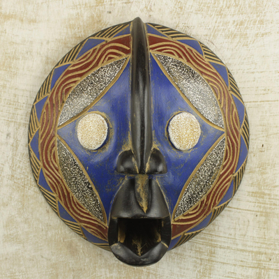 Afrikanische Holzmaske, 'Kari-Schild'. - Afrikanische Maske aus Sese Holz und Aluminium in Blau und Schwarz