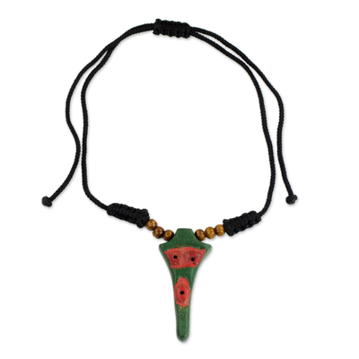 Collar con colgante de madera - Collar ajustable de madera de sesé en rojo y verde de Ghana