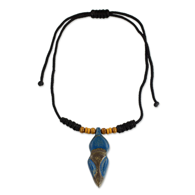 Collar con colgante de madera - Collar ajustable de madera de sesé en azul y negro de Ghana
