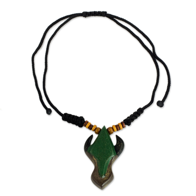 Collar con colgante de madera - Collar ajustable con colgante de madera de Sese en verde de Ghana