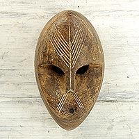 Máscara de madera africana, 'Dan Masquerade' - Máscara decorativa de pared africana de madera tallada a mano de Ghana
