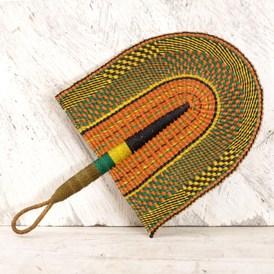 Abanico de rafia, 'African Comfort' - Abanico de rafia multicolor tejido a mano en Ghana
