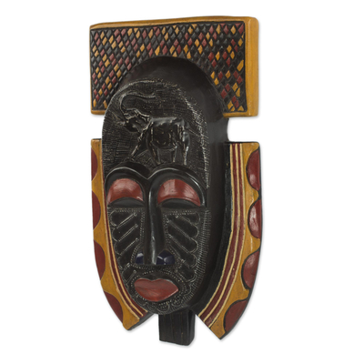 Máscara de madera africana, 'Osunu' - Máscara africana de aluminio de madera Sese pintada a mano tallada a mano