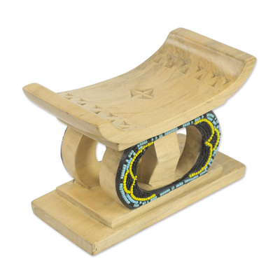 Mini taburete decorativo de madera, 'Sitting in Peace' - Mini taburete de madera de Sese y cuentas de vidrio recicladas de Ghana