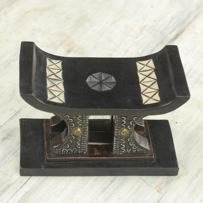 Mini-Dekohocker aus Holz - Miniatur-Dekohocker aus Holz und Aluminium in Schwarz