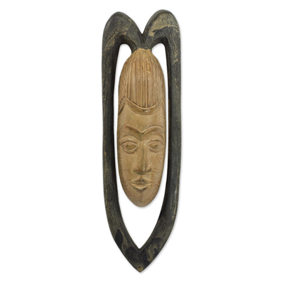 Máscara de madera africana - Máscara original de madera de África Occidental tallada a mano que representa el amor.