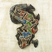 Arte de pared de madera, 'Música africana' - Arte de pared de madera Sese tallado a mano en forma de África de Ghana