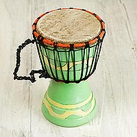 Mini tambor djembe de madera, 'Musical Mint' - Mini tambor djembe africano auténtico artesanalmente elaborado