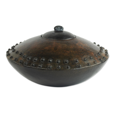 Keramisches Ziergefäß, 'Ayeyi Untertasse' - Holzgebranntes ghanaisches dekoratives Keramik-Gefäß