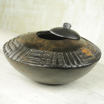 Keramisches Ziergefäß, 'Adipa Untertasse' - Holzgebranntes, dekoratives, künstlerisches Keramikgefäß