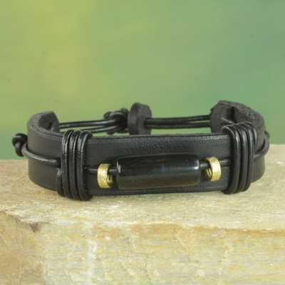 Men's leather and horn wristband bracelet, 'Natural Fusion in Black' - Men's Horn and Leather Wristband Bracelet from Ghana